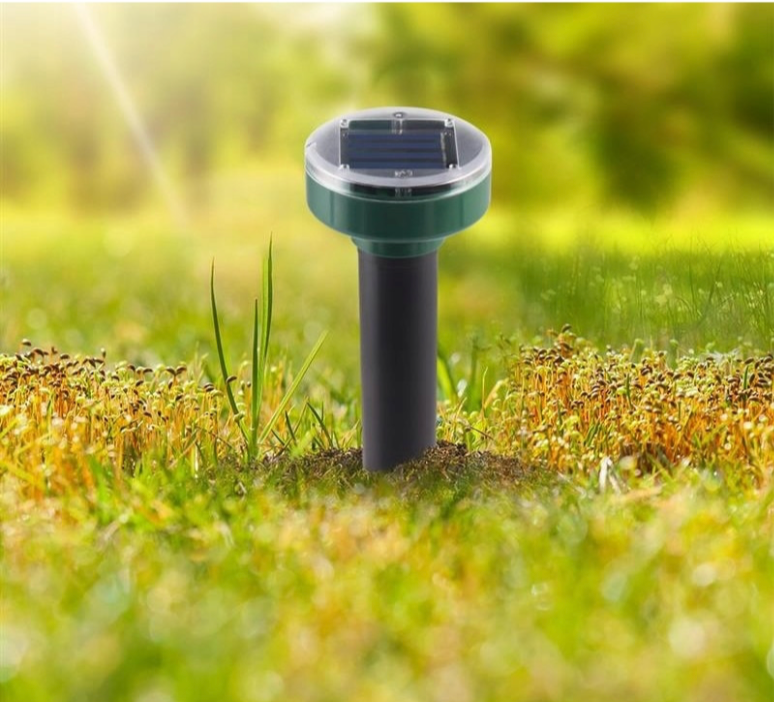 2X Lampa Solară Anti-Dăunători – Protecție Eficientă și Ecologică pentru Grădina Ta!