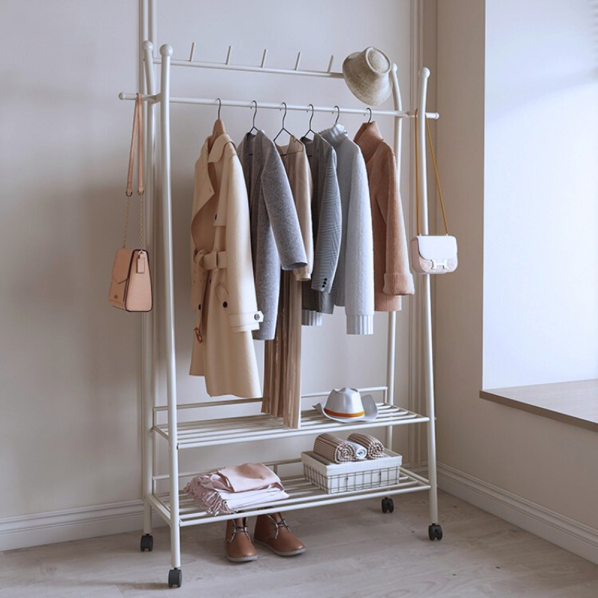 Suport pentru haine – organizare practică și design modern